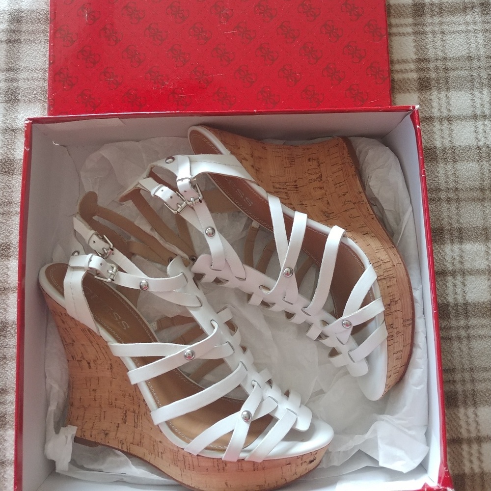 Adorable Guess Bilberry wedges